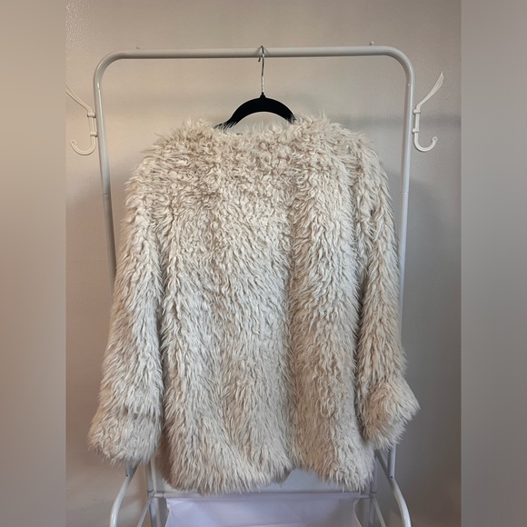 BCBG white faux fur coat - Picture 2 of 7